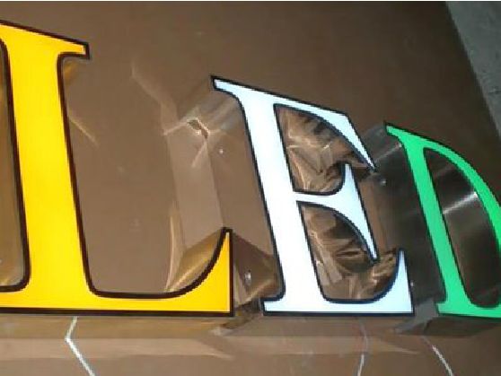 铜川介绍LED招牌的基础知识。